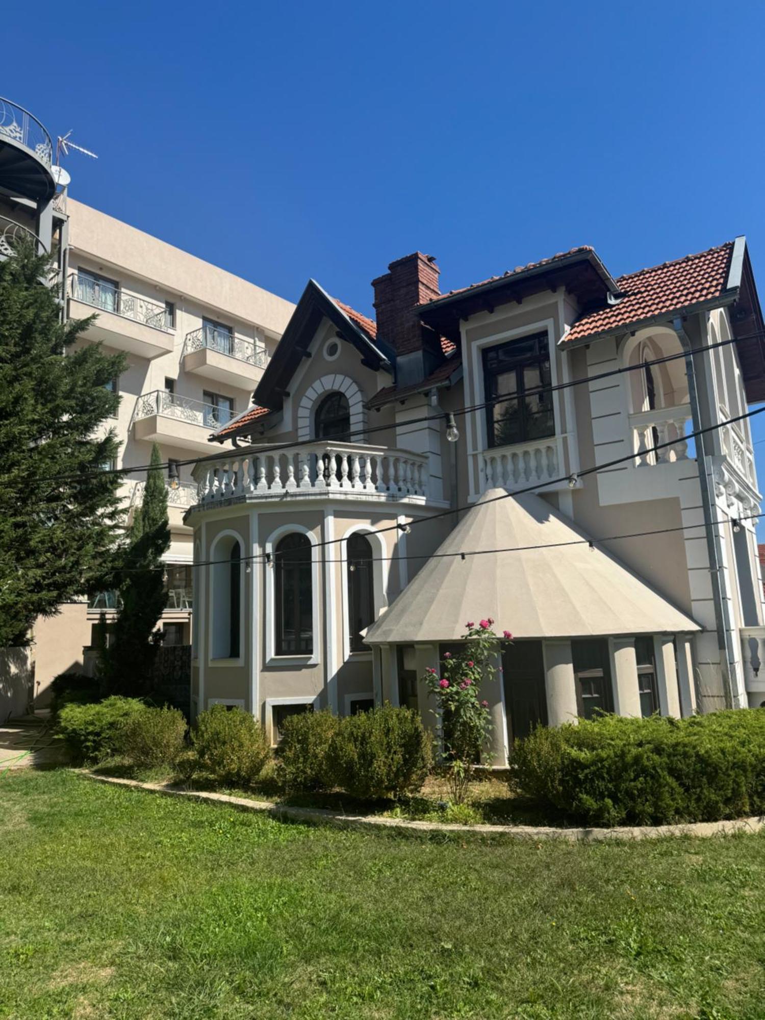 Emerald Suites 弗洛里纳 外观 照片